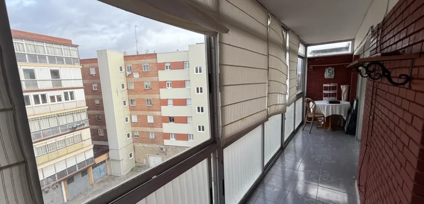 Piso de tres habitaciones en pleno centro
