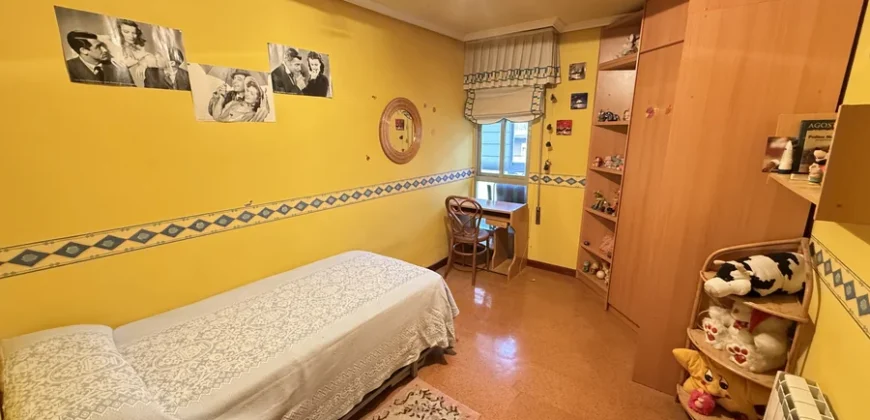 Piso de tres habitaciones en pleno centro