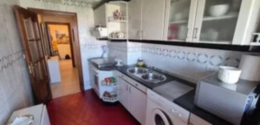 Piso de tres habitaciones dos baños y plaza de garaje