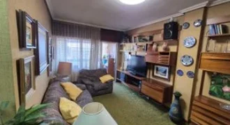 Piso de tres habitaciones dos baños y plaza de garaje