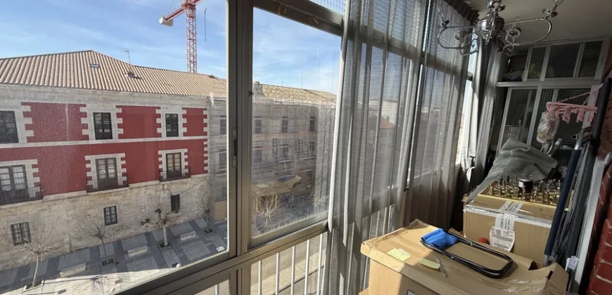 Piso céntrico de cuatro habitaciones