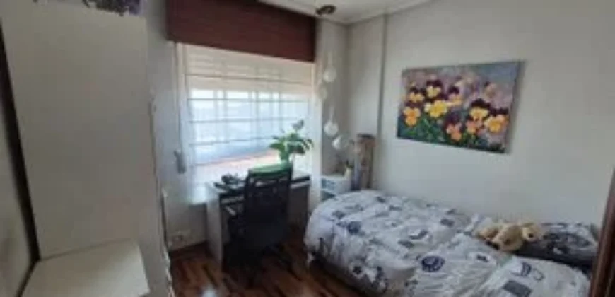 Piso de tres habitaciones dos baños y plaza de garaje