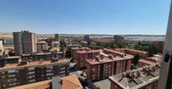 Piso de tres habitaciones dos baños y plaza de garaje