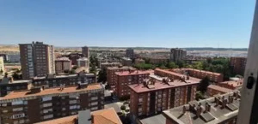 Piso de tres habitaciones dos baños y plaza de garaje