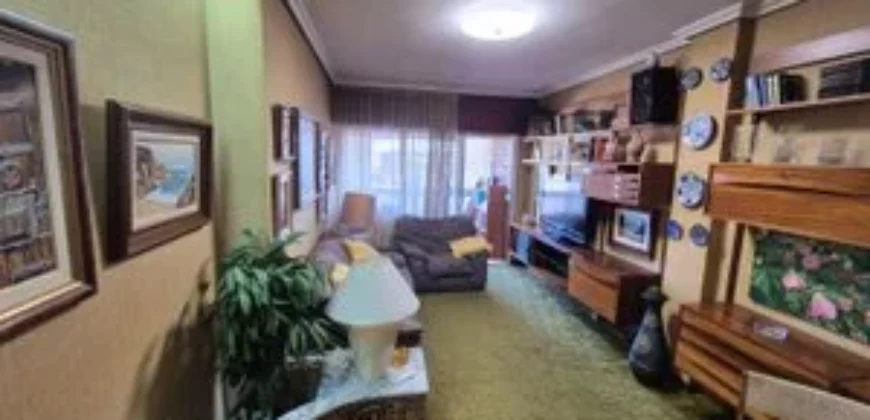 Piso de tres habitaciones dos baños y plaza de garaje