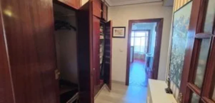 Piso de tres habitaciones dos baños y plaza de garaje