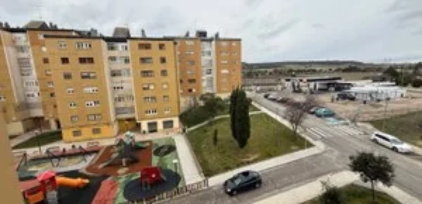 Piso de tres habitaciones con garaje