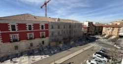 Piso céntrico de cuatro habitaciones Piso céntrico de cuatro habitaciones