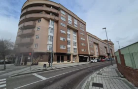 Piso en Palencia en venta de 2 dormitorios con garaje y trastero
