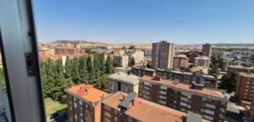 Piso de tres habitaciones dos baños y plaza de garaje