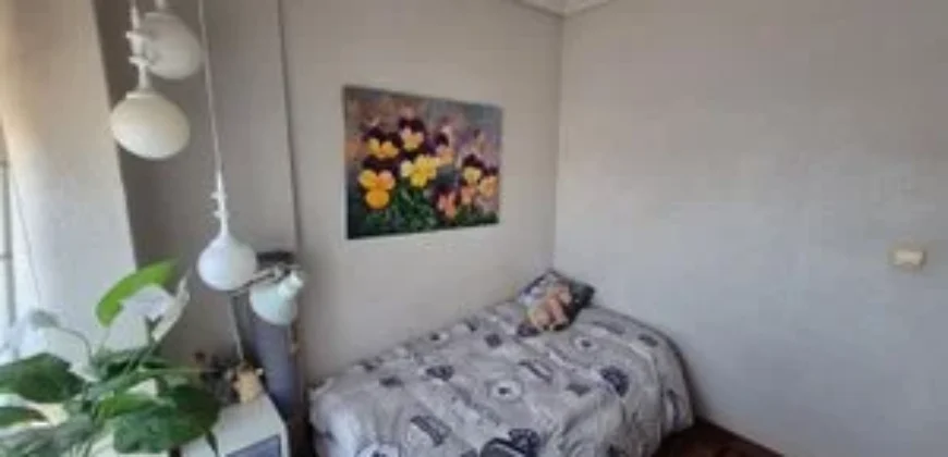 Piso de tres habitaciones dos baños y plaza de garaje