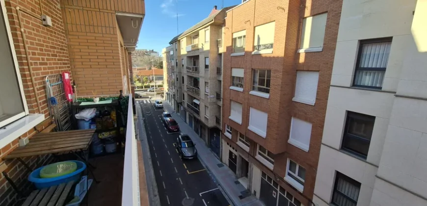 Piso en Palencia reformado de tres habitaciones con terraza