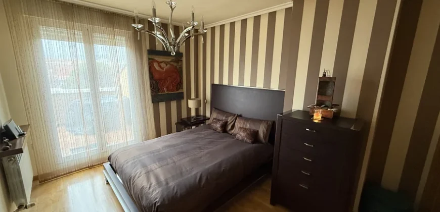 Ático de dos habitaciones con garaje