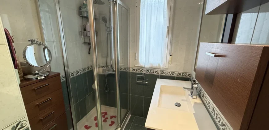 Ático de dos habitaciones con garaje