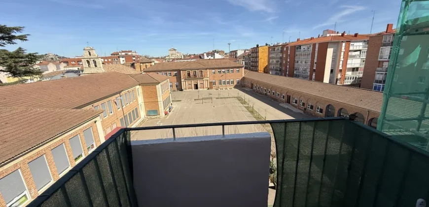 Piso céntrico de cuatro habitaciones