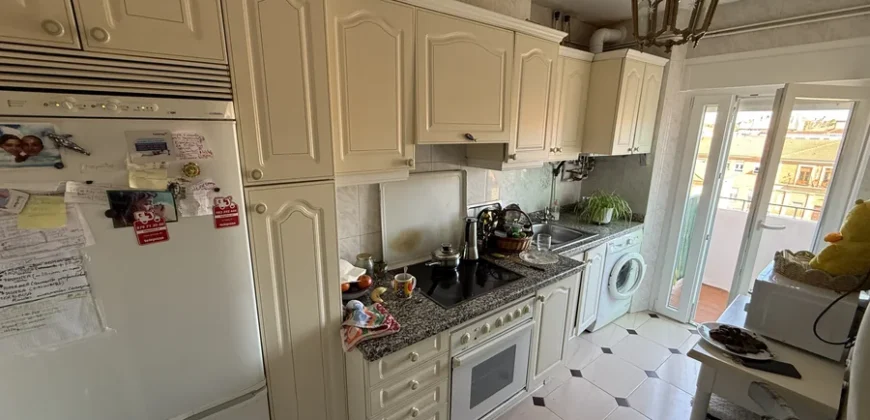 Piso céntrico de cuatro habitaciones