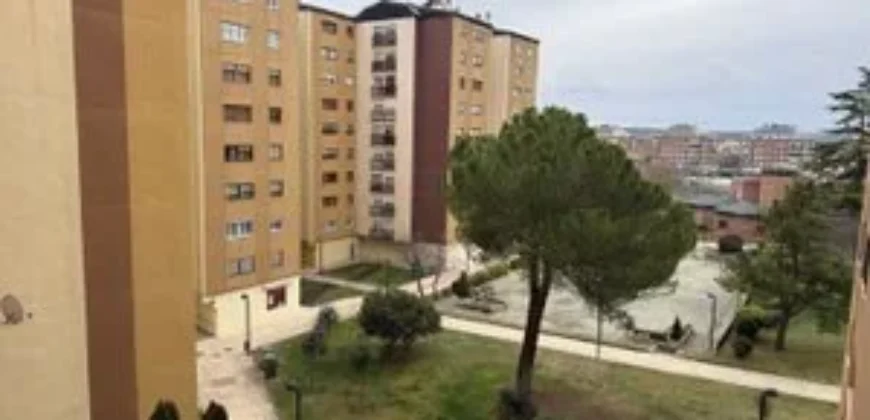 Piso de tres habitaciones con garaje