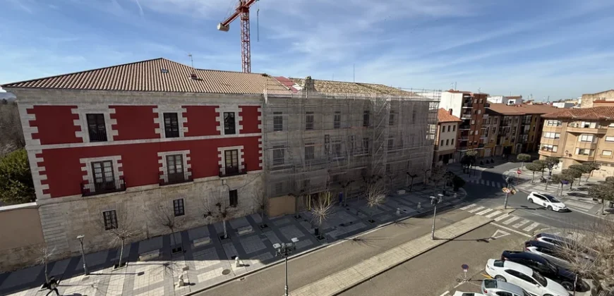 Piso céntrico de cuatro habitaciones