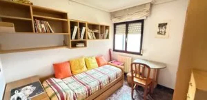 Piso de tres habitaciones con garaje