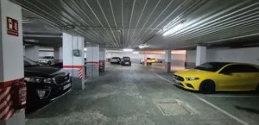 Piso de tres habitaciones dos baños y plaza de garaje