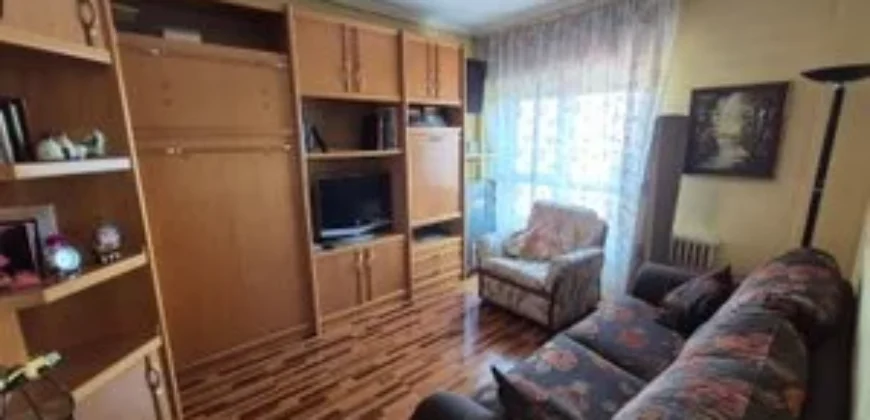 Piso de tres habitaciones dos baños y plaza de garaje