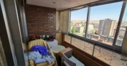 Piso de tres habitaciones dos baños y plaza de garaje