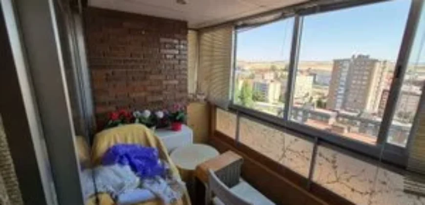 Piso de tres habitaciones dos baños y plaza de garaje