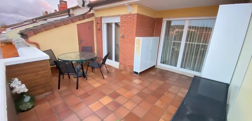 Ático de dos habitaciones con garaje