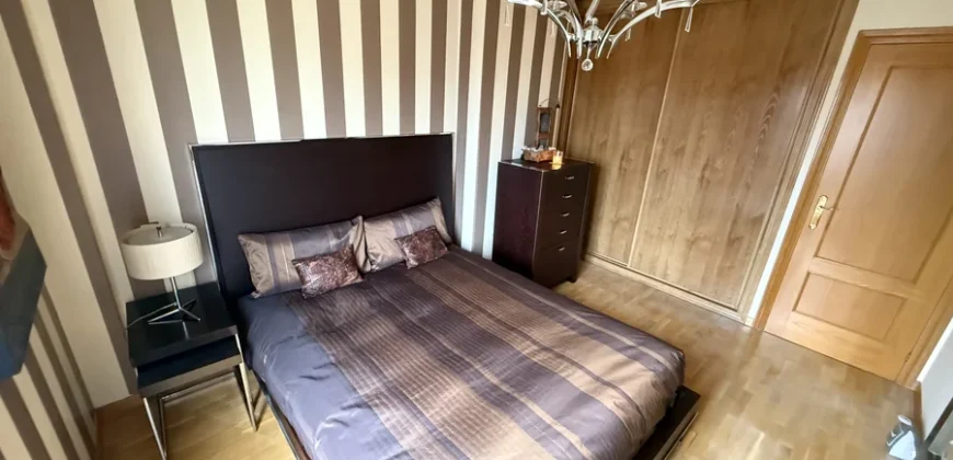 Ático de dos habitaciones con garaje