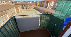 Piso céntrico de cuatro habitaciones Piso céntrico de cuatro habitaciones