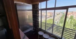 Piso de tres habitaciones dos baños y plaza de garaje