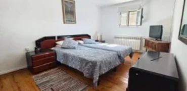 Piso de tres habitaciones sin ascensor