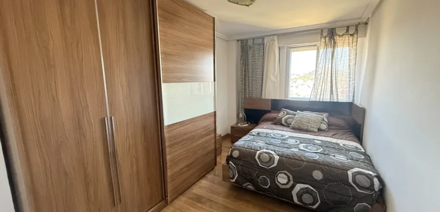 Piso reformado de tres habitaciones y dos baños con garaje