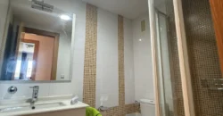 Piso reformado de tres habitaciones y dos baños con garaje