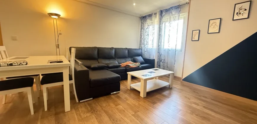 Piso reformado de tres habitaciones y dos baños con garaje