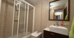 Piso reformado de tres habitaciones y dos baños con garaje