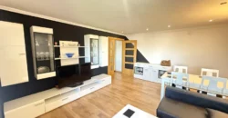 Piso reformado de tres habitaciones y dos baños con garaje