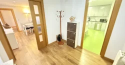 Piso reformado de tres habitaciones y dos baños con garaje