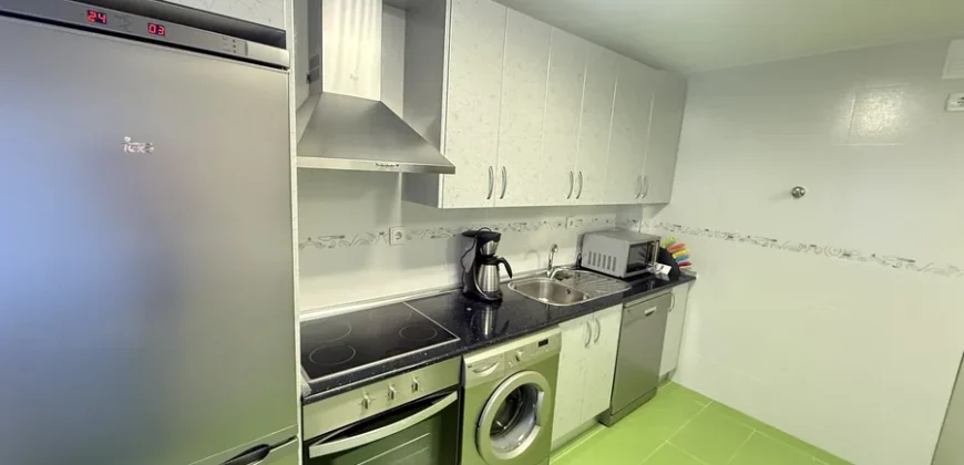 Piso reformado de tres habitaciones y dos baños con garaje