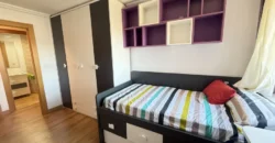 Piso reformado de tres habitaciones y dos baños con garaje