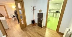 Piso reformado de tres habitaciones y dos baños con garaje