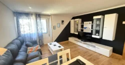 Piso reformado de tres habitaciones y dos baños con garaje