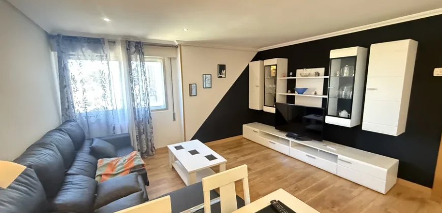 Piso reformado de tres habitaciones y dos baños con garaje