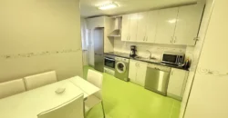 Piso reformado de tres habitaciones y dos baños con garaje