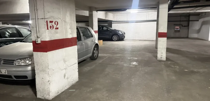 Piso reformado de tres habitaciones y dos baños con garaje