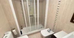 Piso reformado de tres habitaciones y dos baños con garaje