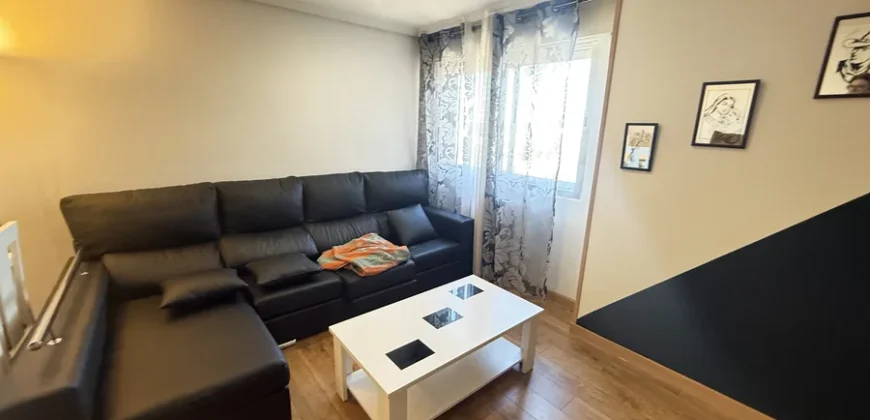 Piso reformado de tres habitaciones y dos baños con garaje