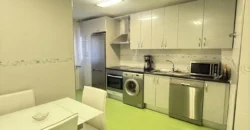 Piso reformado de tres habitaciones y dos baños con garaje