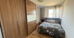 Piso reformado de tres habitaciones y dos baños con garaje