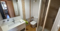 Piso reformado de tres habitaciones y dos baños con garaje